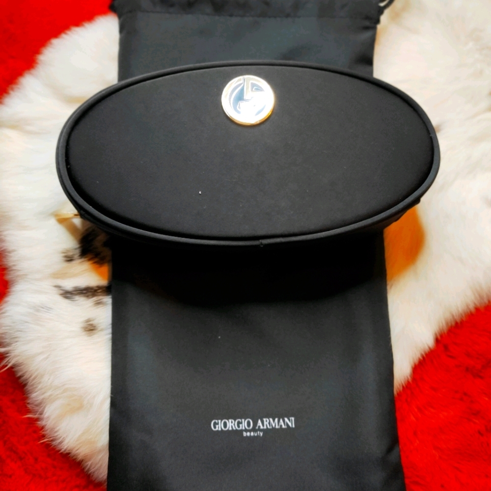 Armarni Beaity Pouch